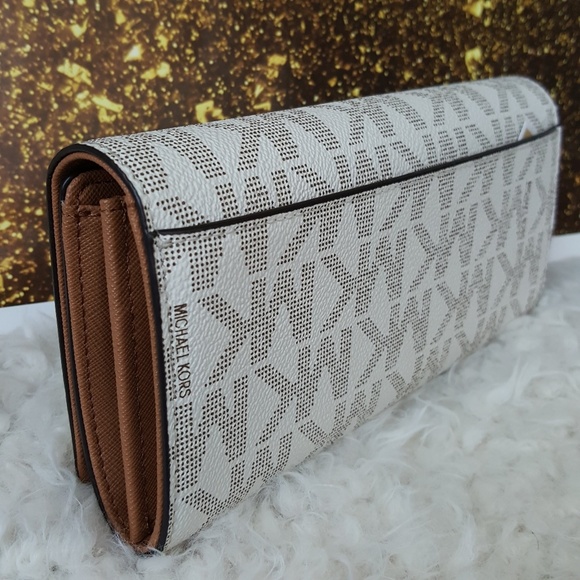 SOLD NWT Michael Kors jet set carryall wallet - Picture 2 of 3